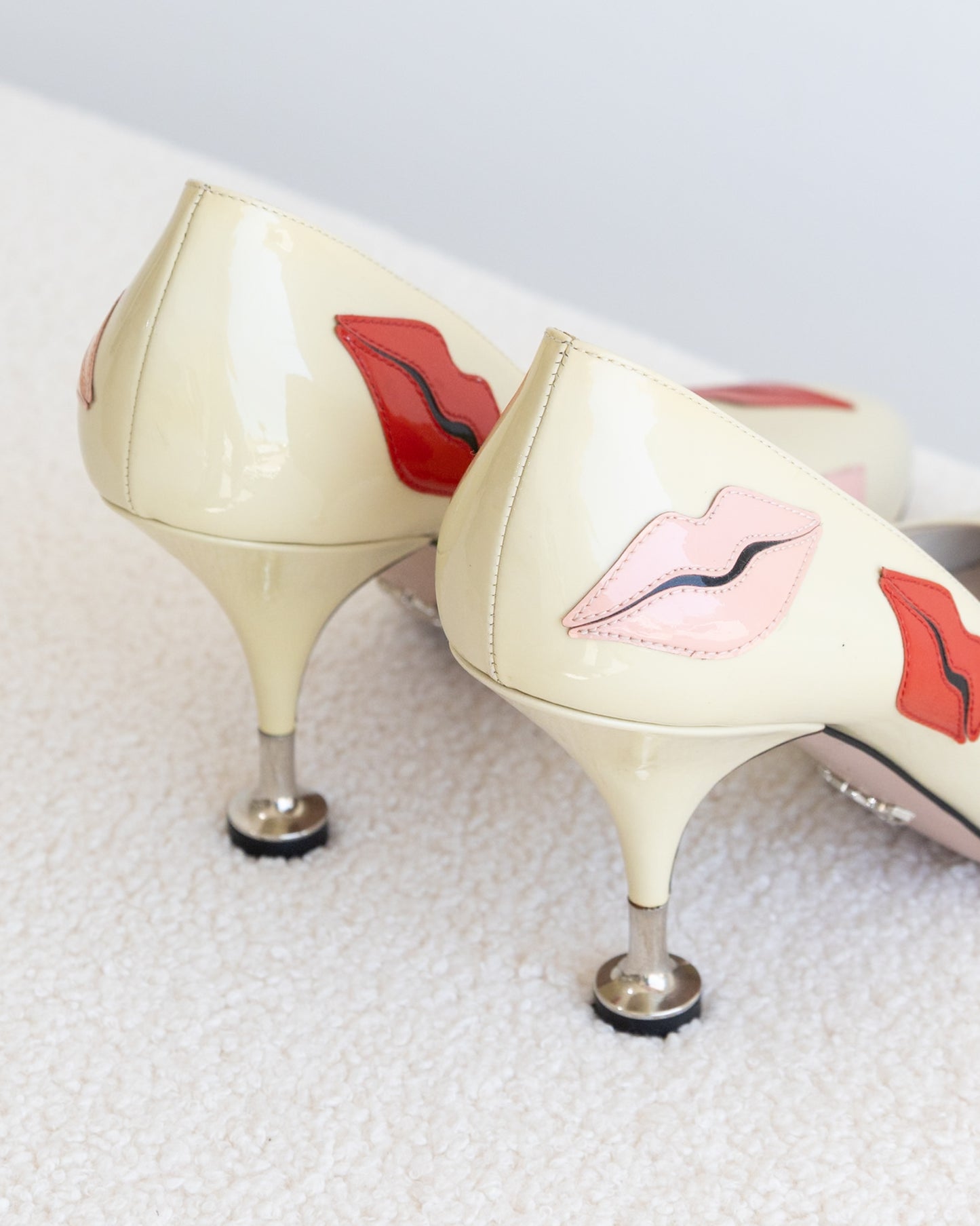 PRADA Lip Pumps 40