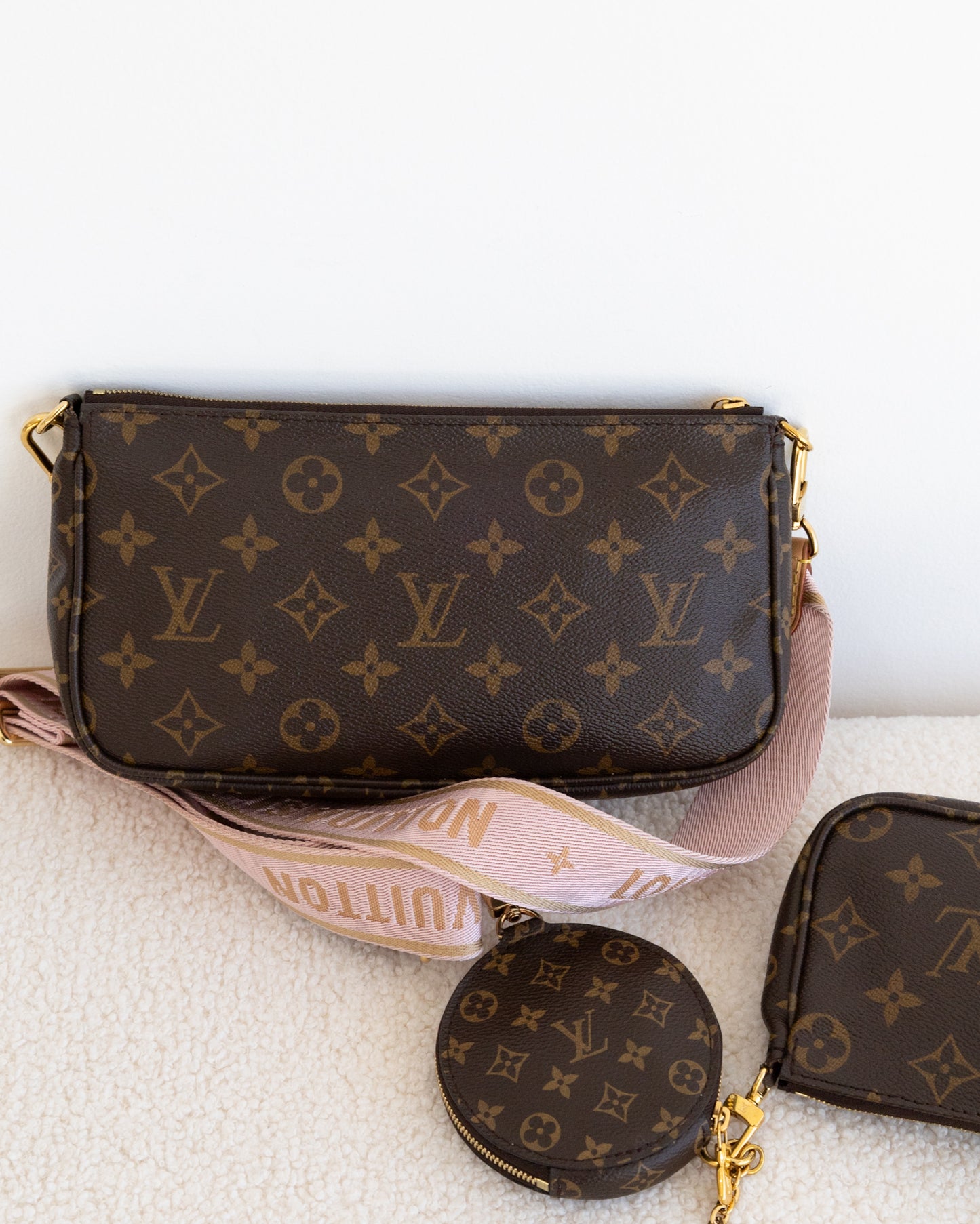 LOUIS VUITTON MultiPochette