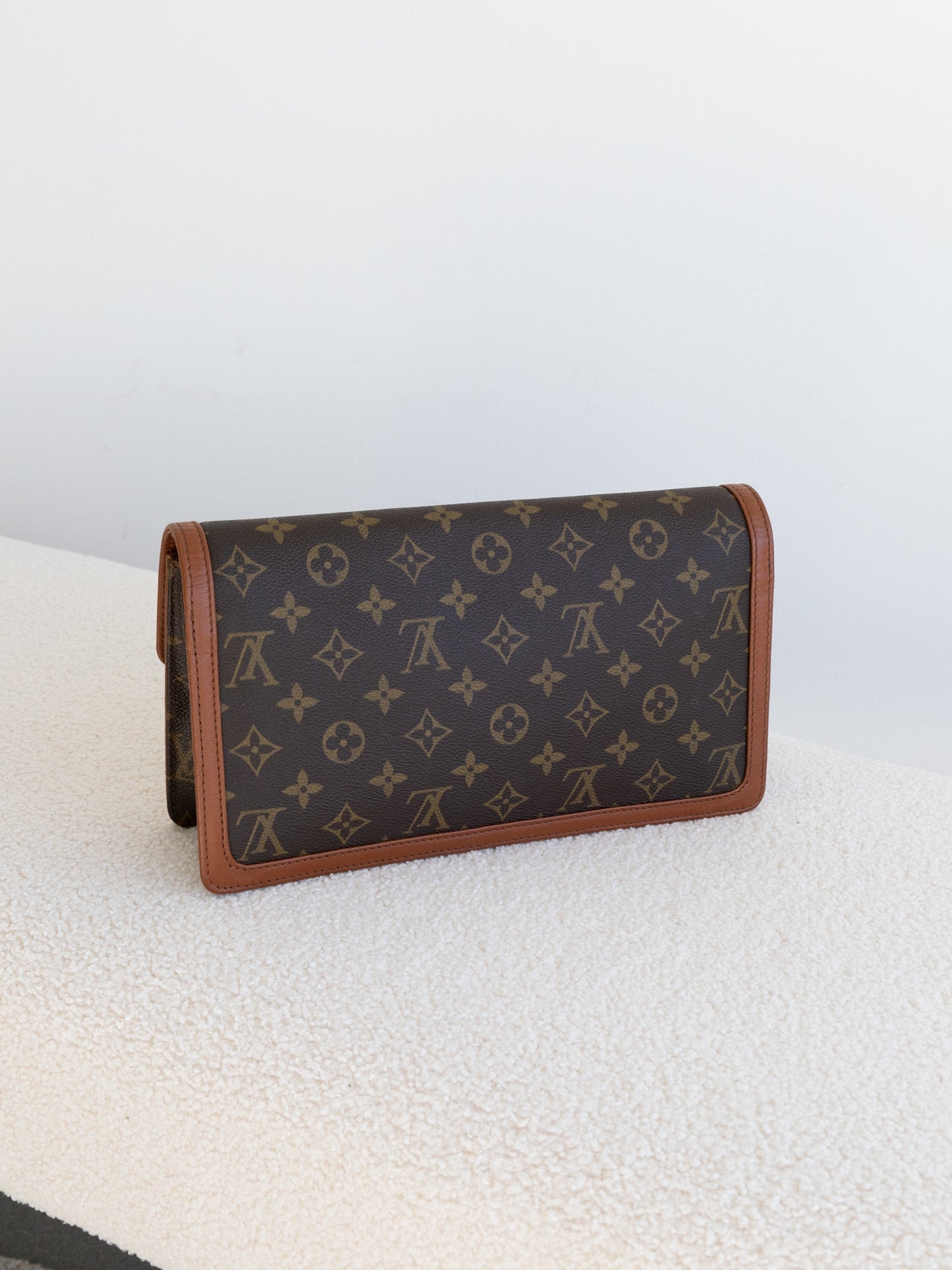 LOUIS VUITTON Pochette Dame