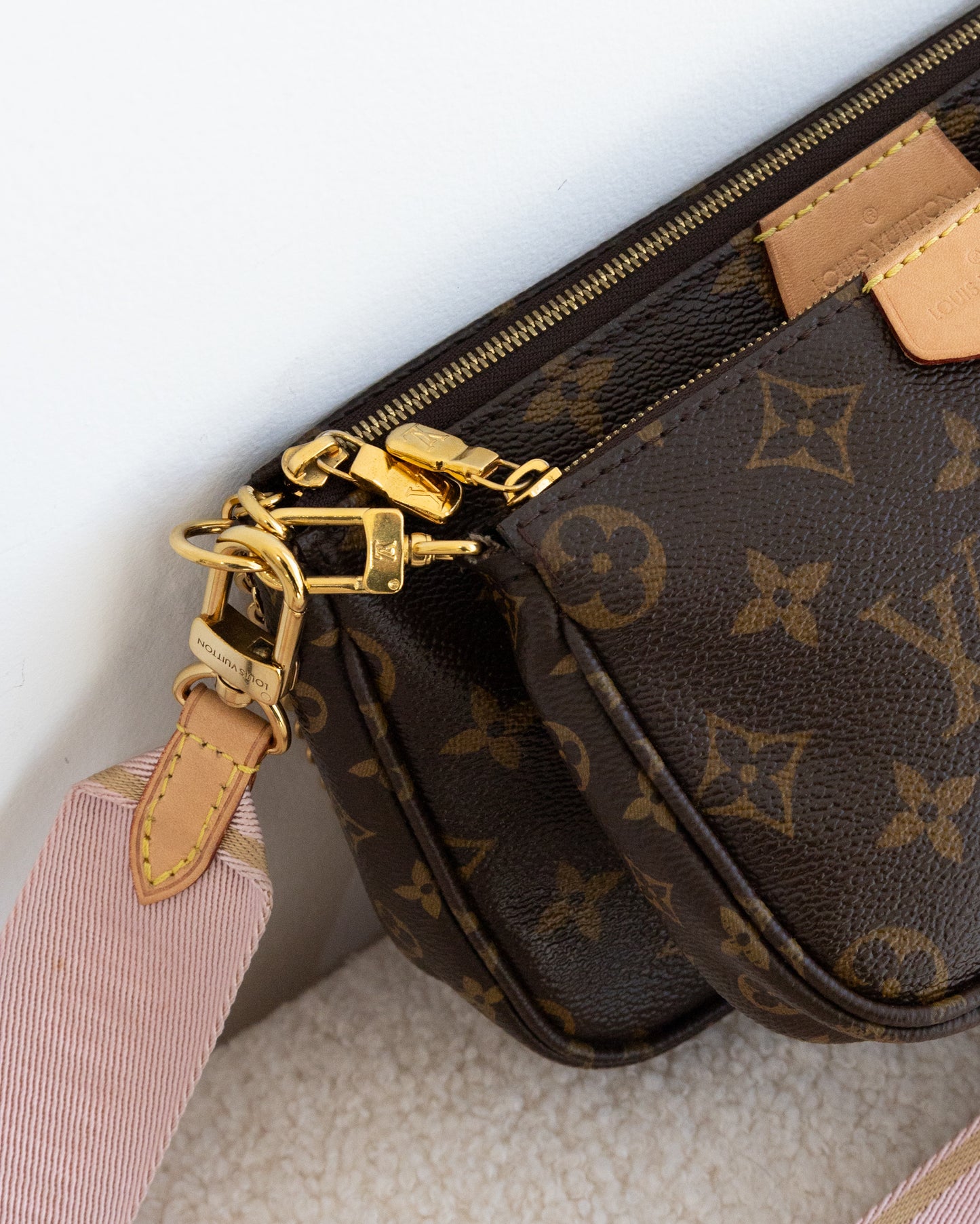 LOUIS VUITTON MultiPochette