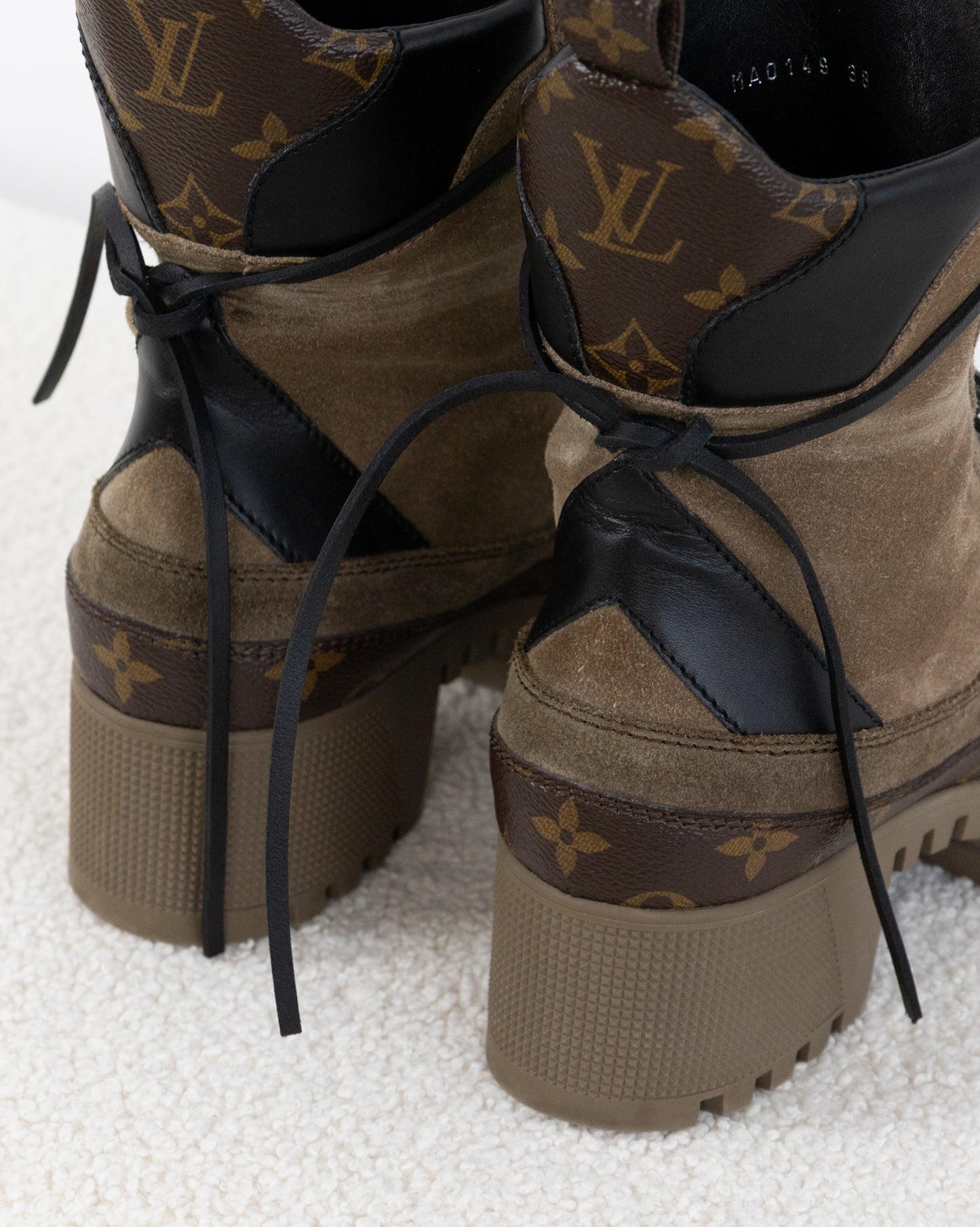 LOUIS VUITTON Desert Boots