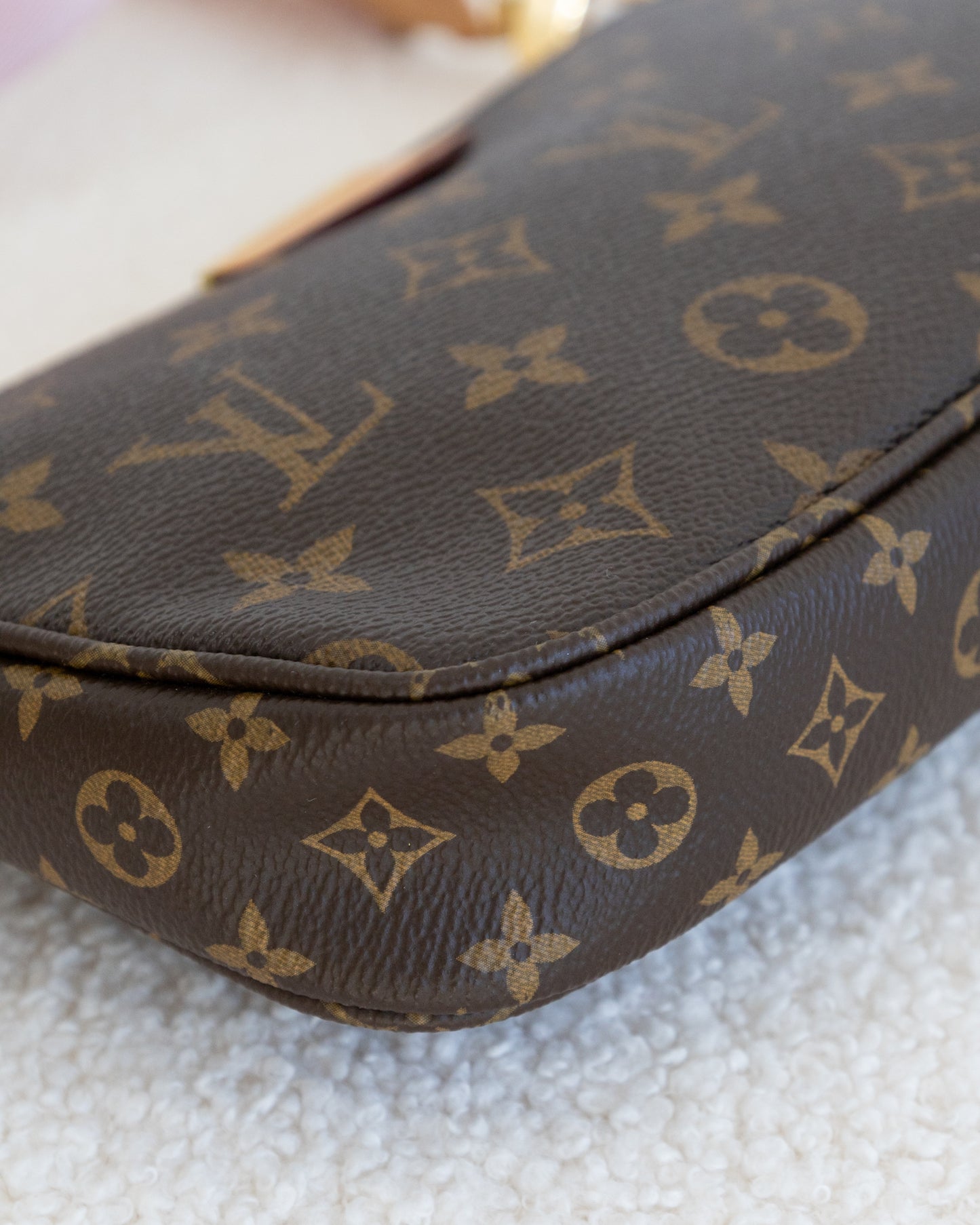 LOUIS VUITTON MultiPochette