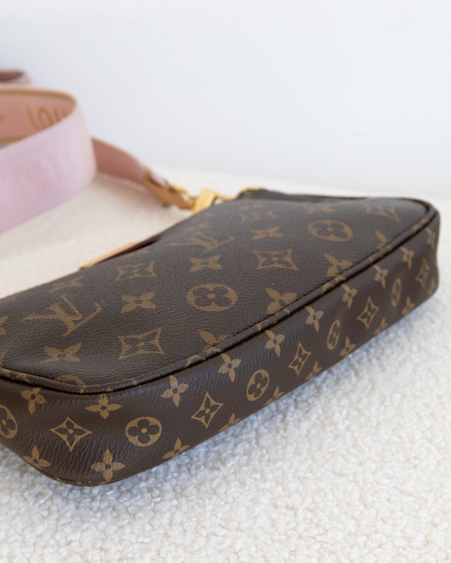 LOUIS VUITTON MultiPochette