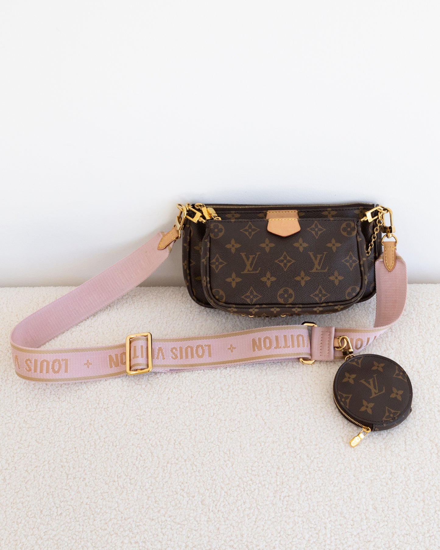 LOUIS VUITTON MultiPochette