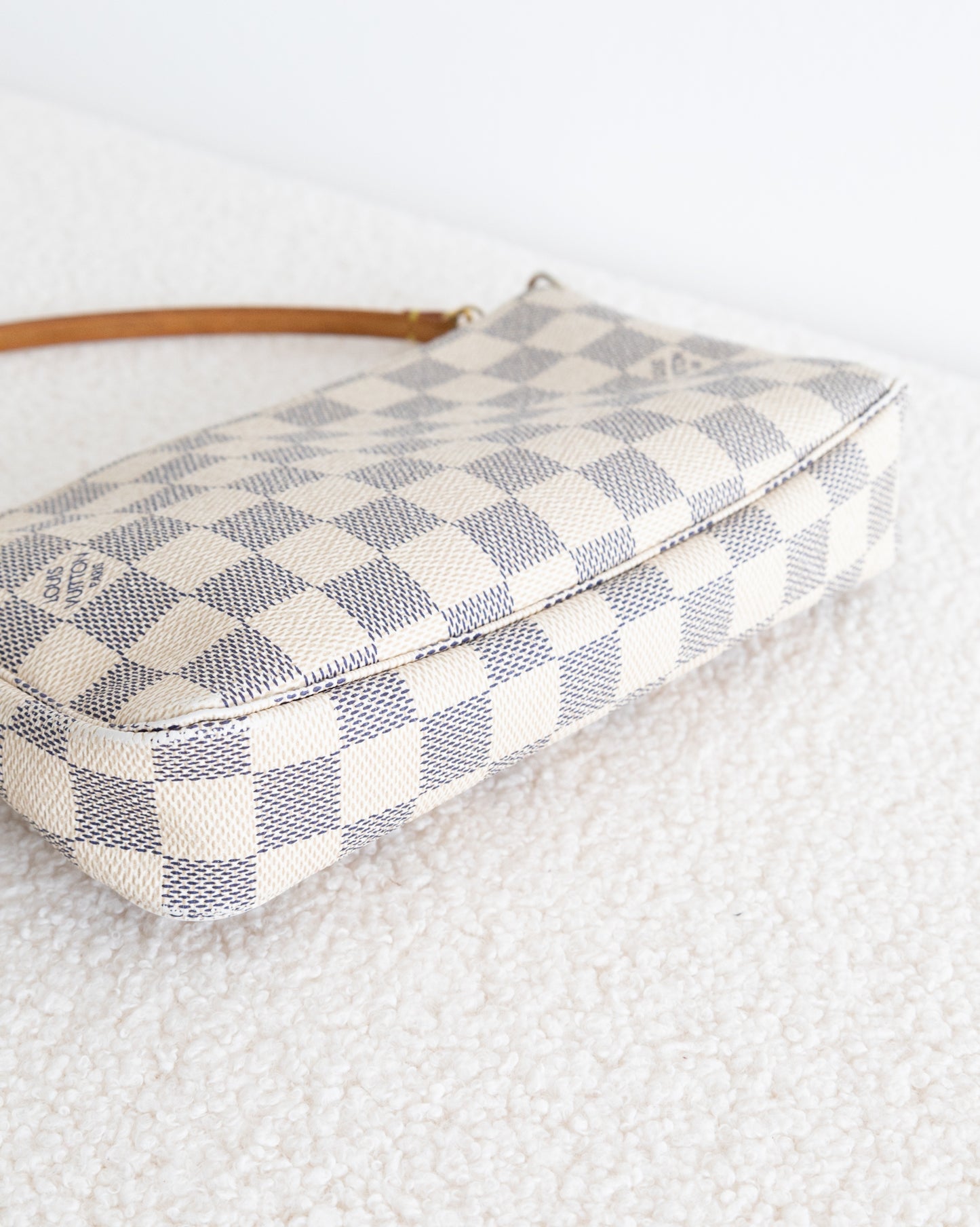 LOUIS VUITTON Pochette Accessoires