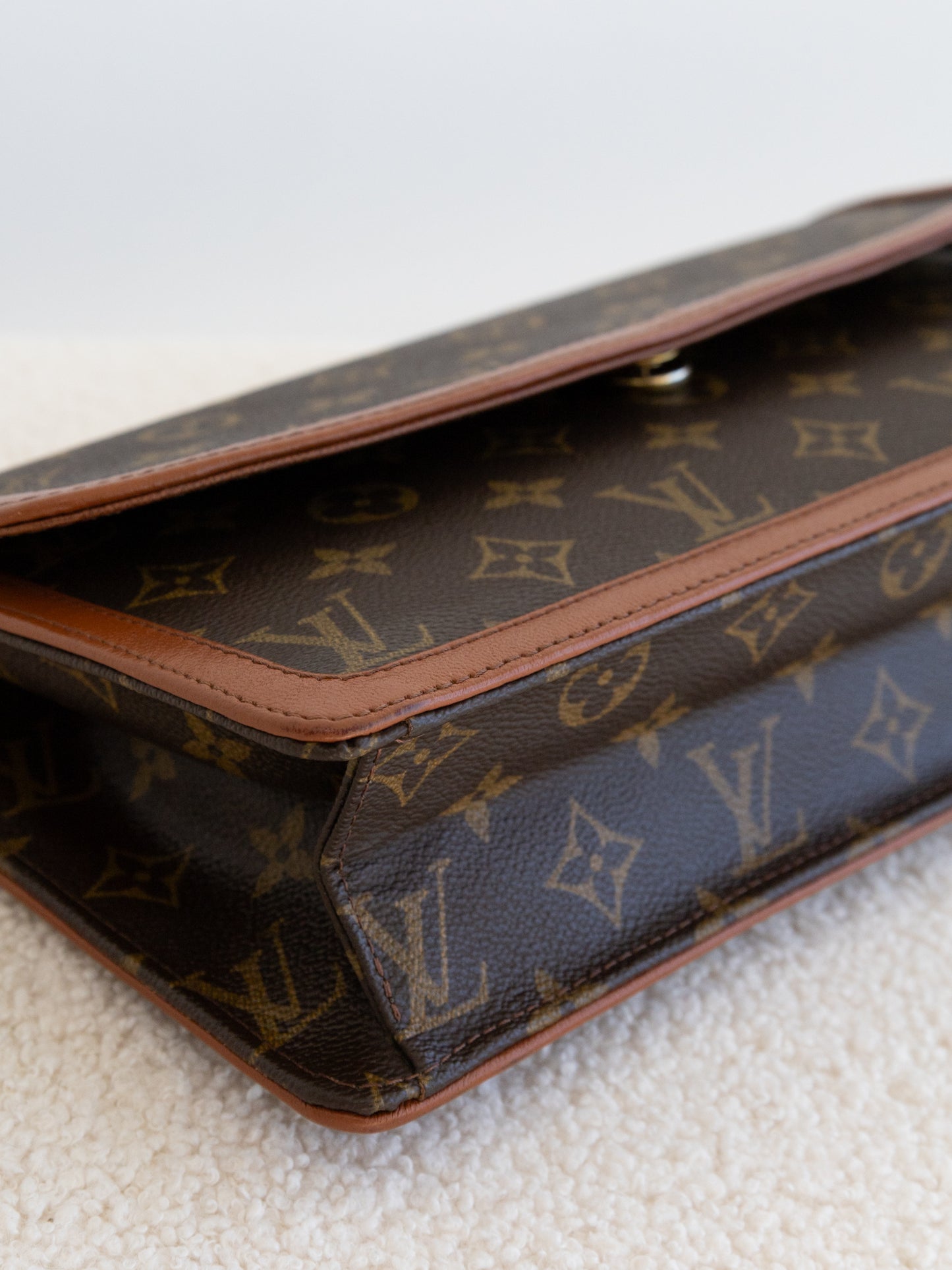 LOUIS VUITTON Pochette Dame