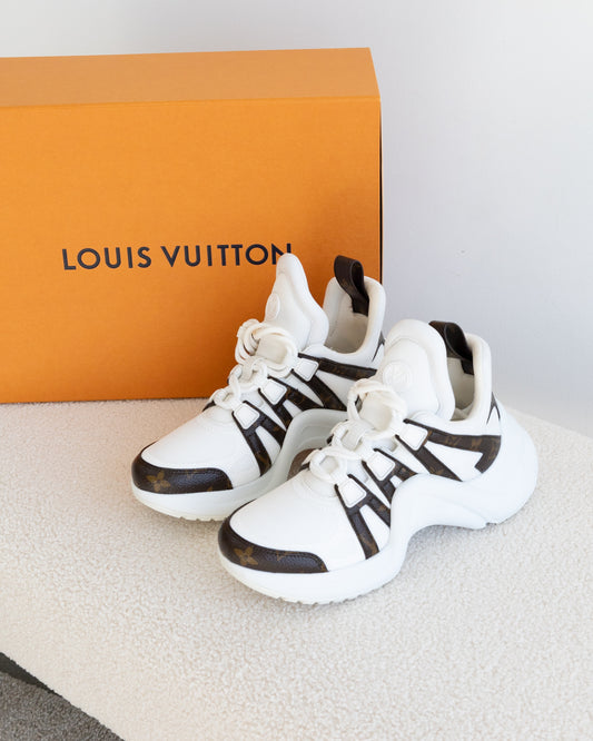 LOUIS VUITTON Archlight 37