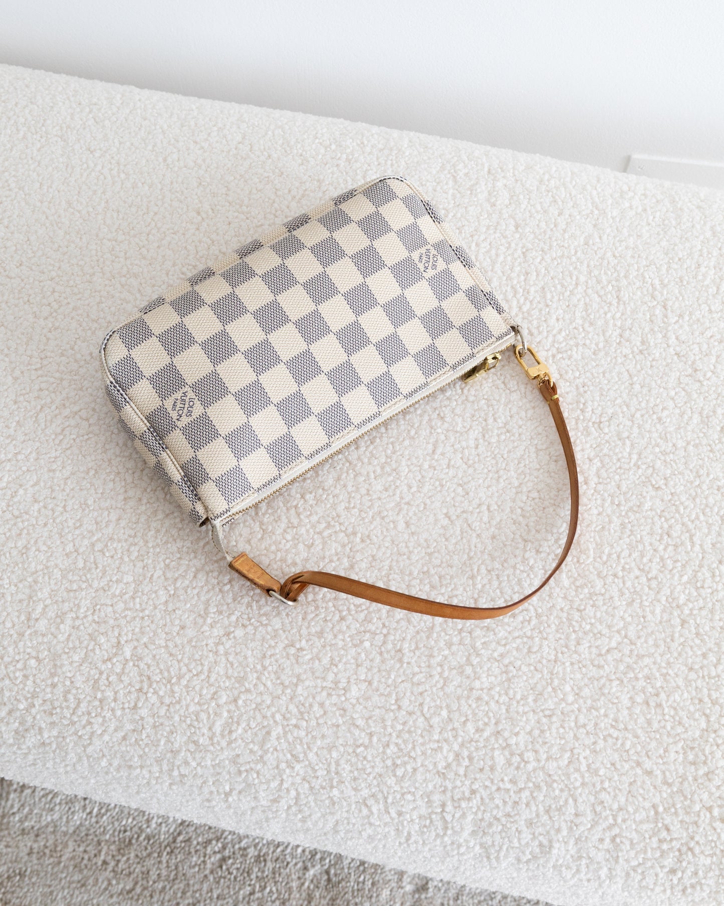 LOUIS VUITTON Pochette Accessoires