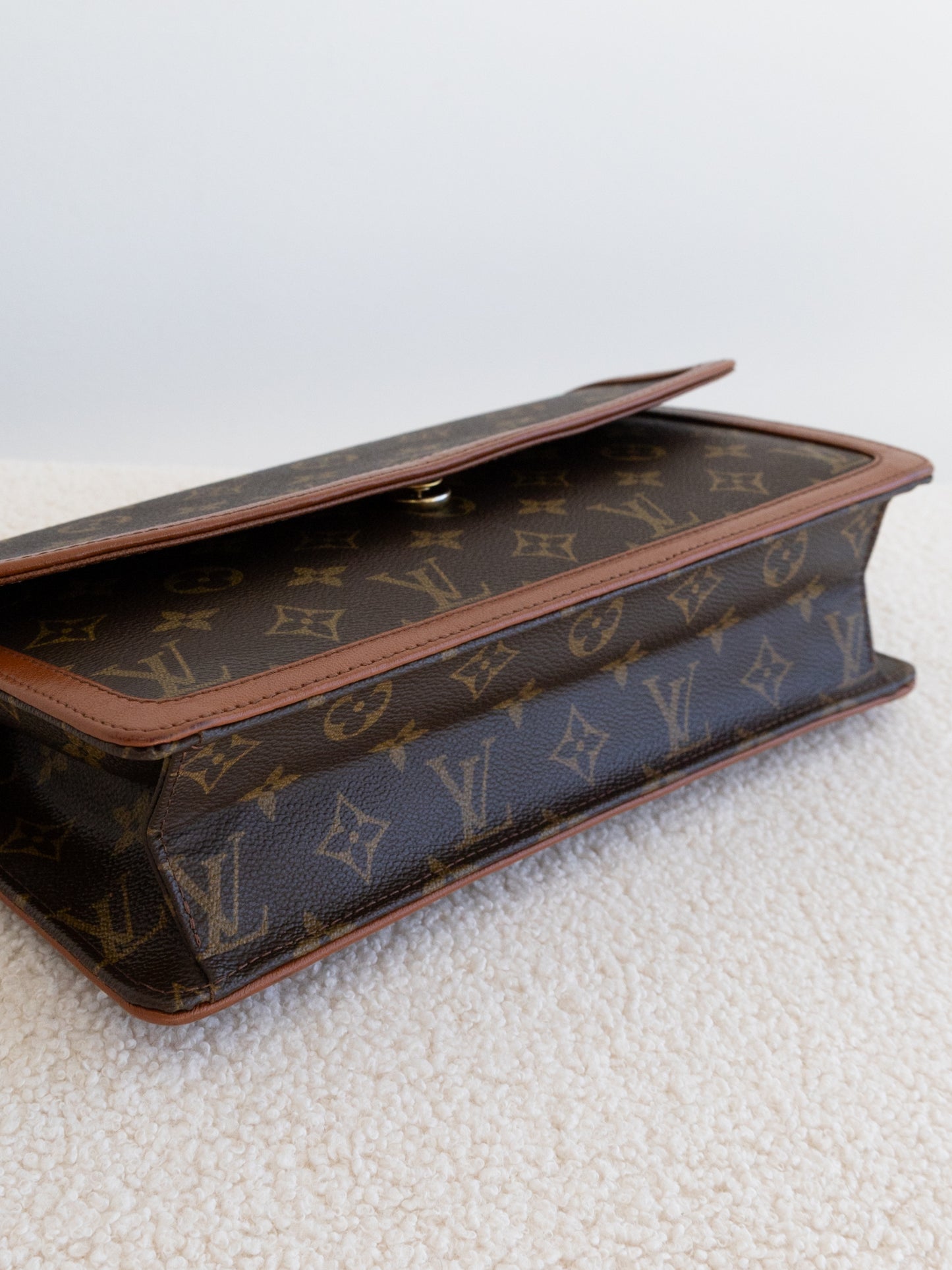 LOUIS VUITTON Pochette Dame