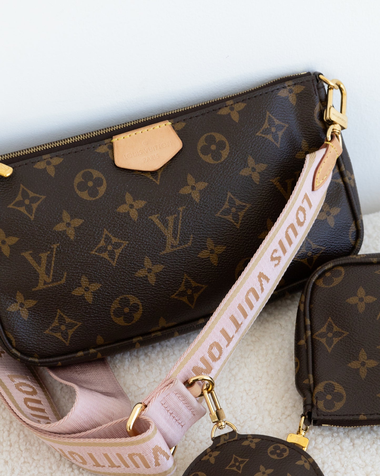 LOUIS VUITTON MultiPochette