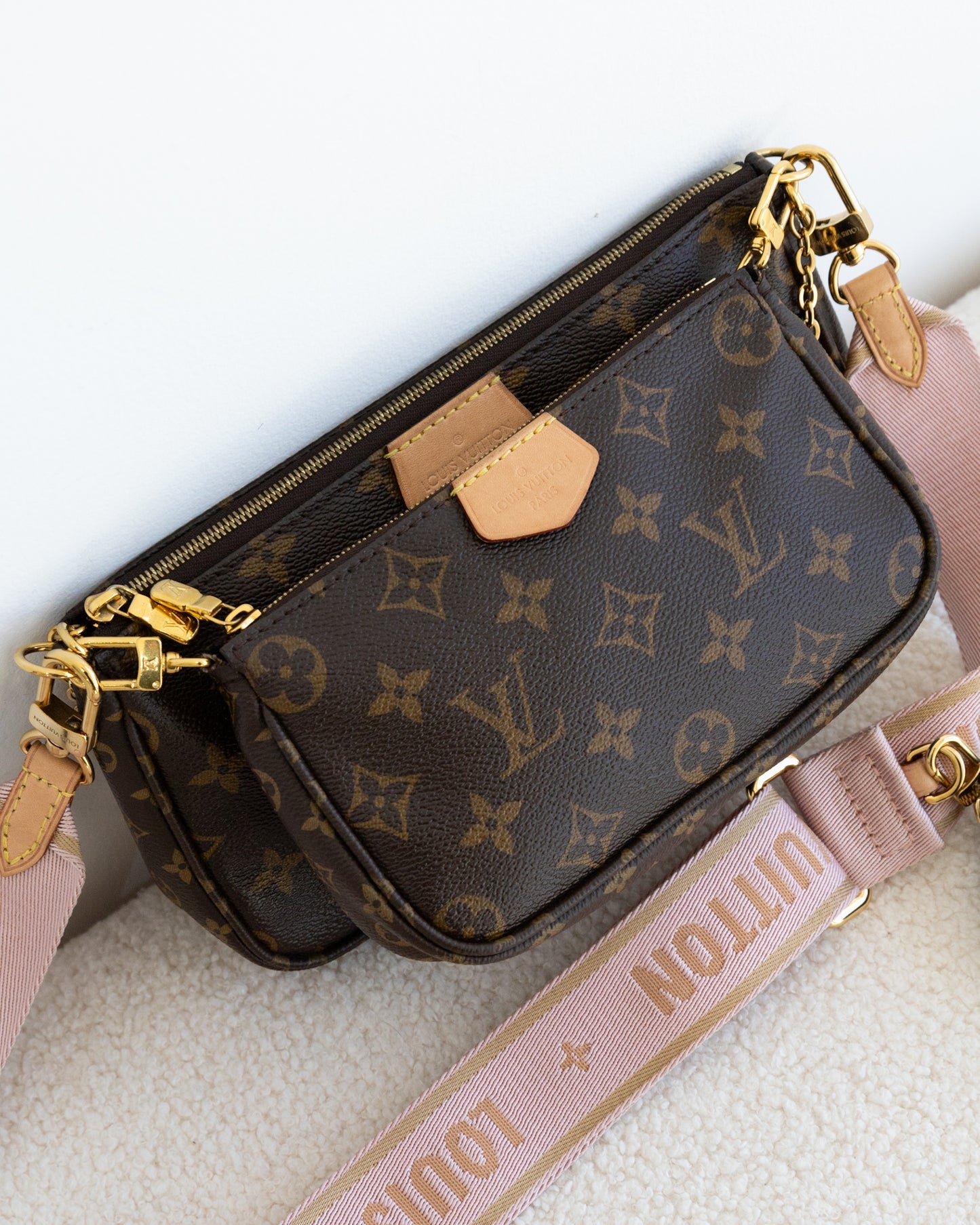 LOUIS VUITTON MultiPochette