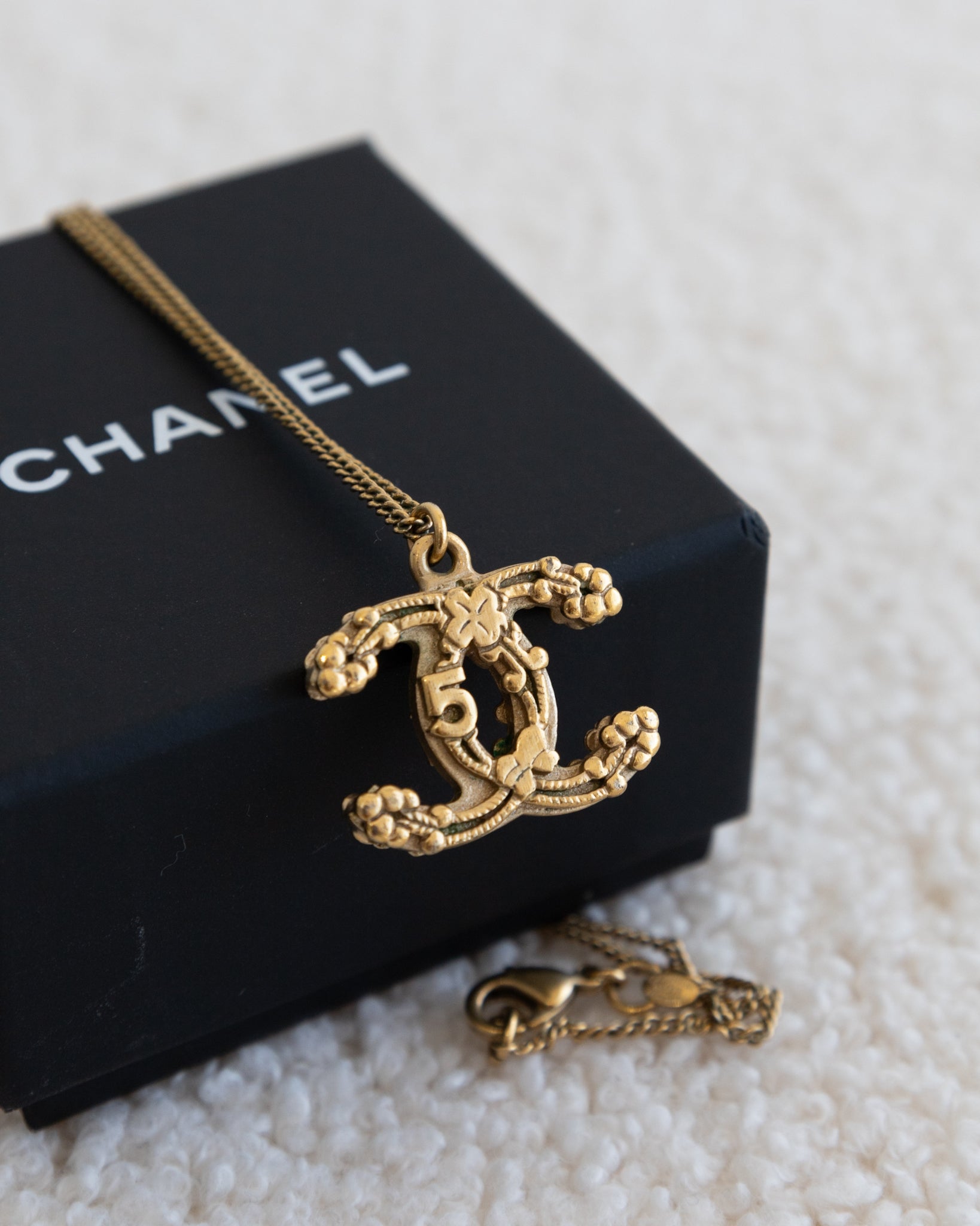 CHANEL CC Necklace - THE VOG CLOSET