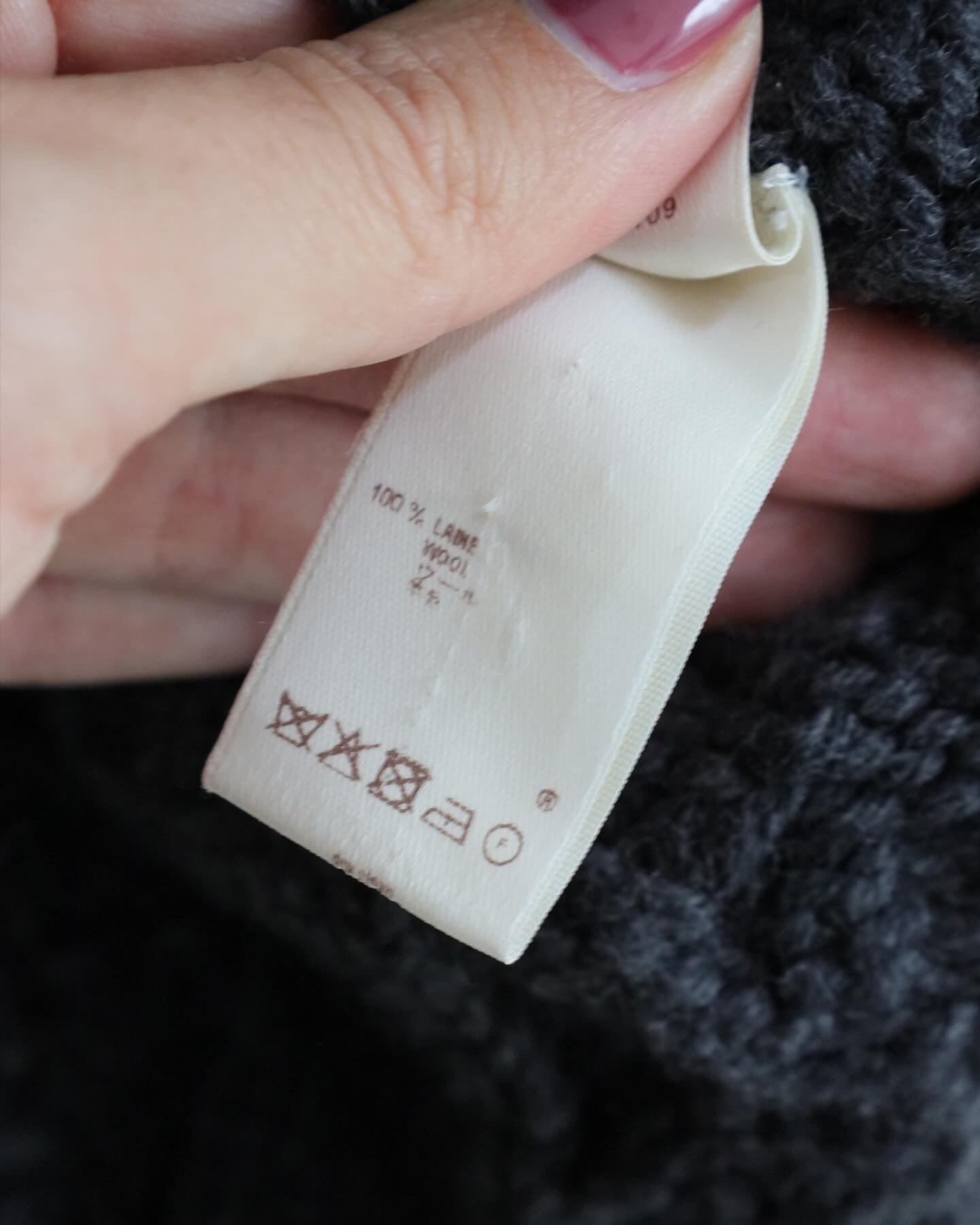 LOUIS VUITTON Poncho M - THE VOG CLOSET